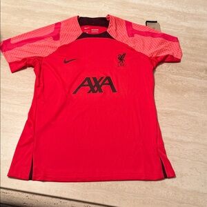 Soccer  Nike liverpool fitted top